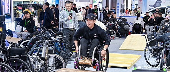 >助行移动辅具展区