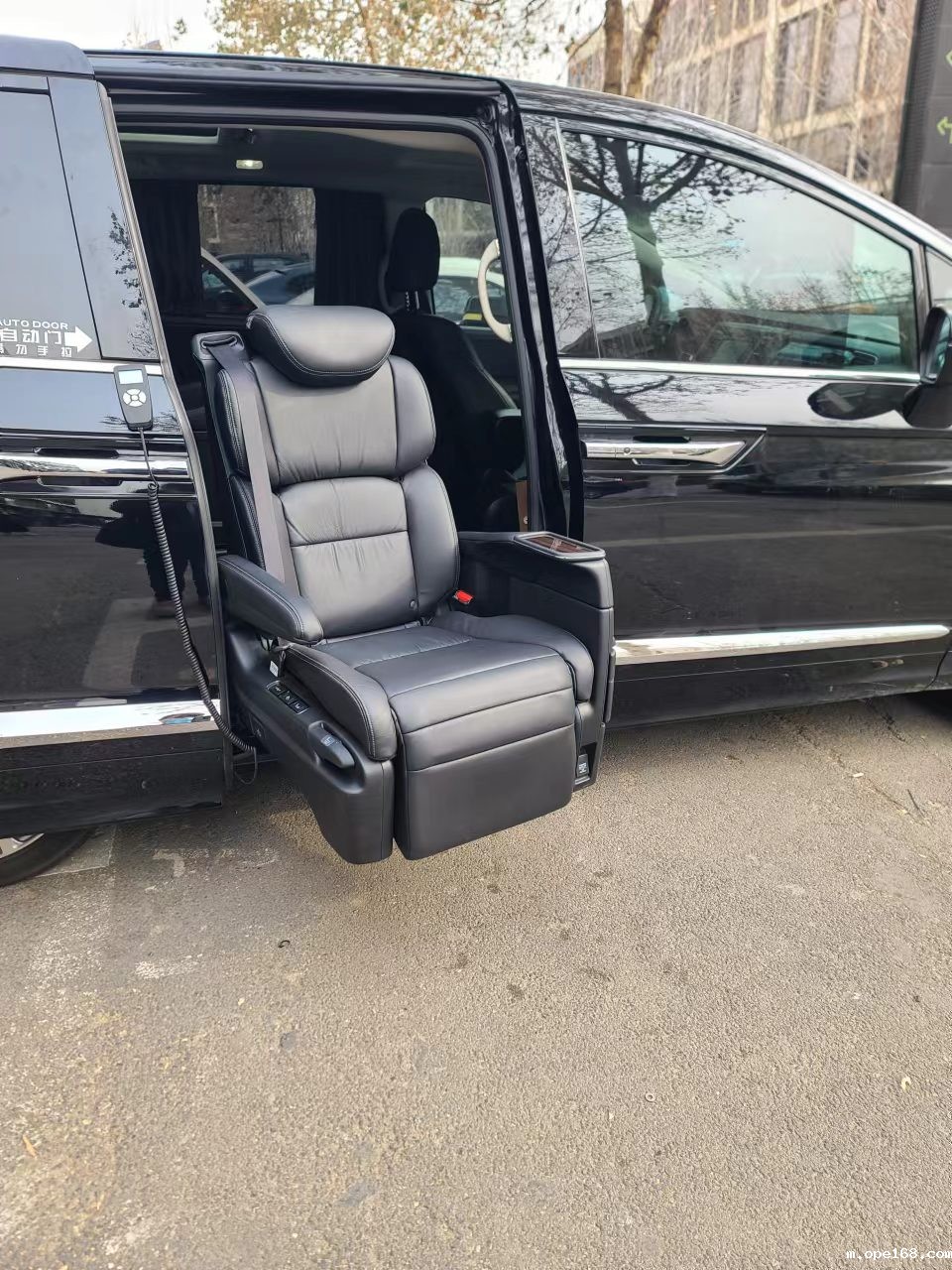 电动旋转升降福祉座椅（ SUV+商务车）