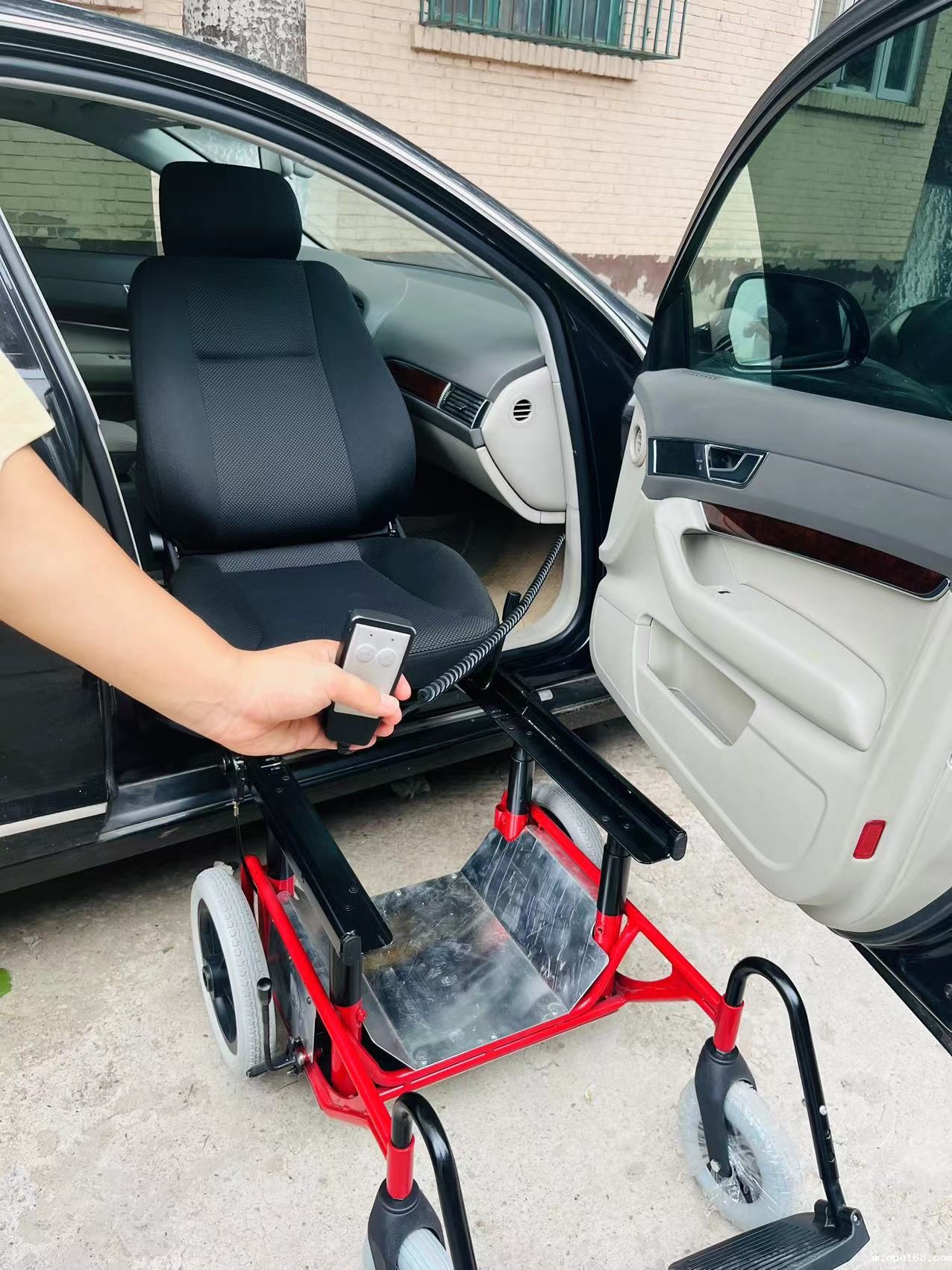 电动旋转福祉座椅 适用于轿车小型SUV